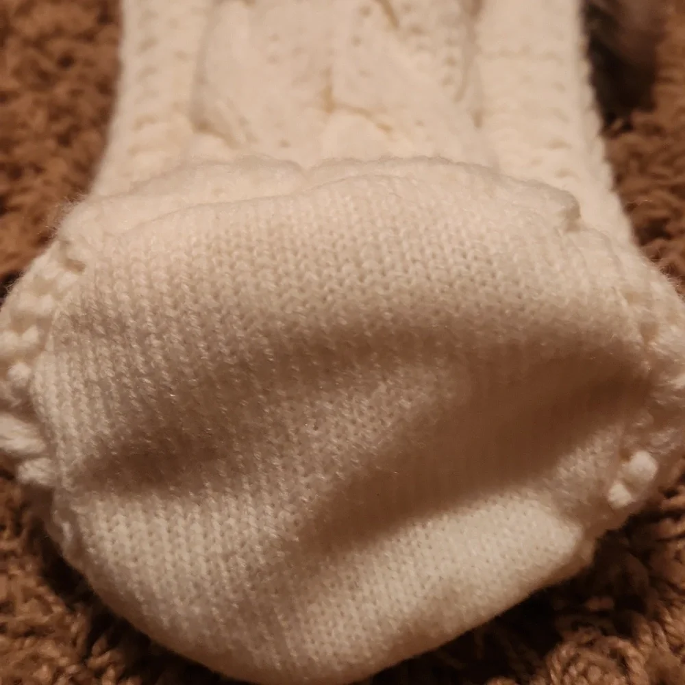 UGG Cable Knit Cream Wine Bottle Holder with Faux Fur Trim